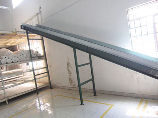 Băng tải PVC dạng nghiêng